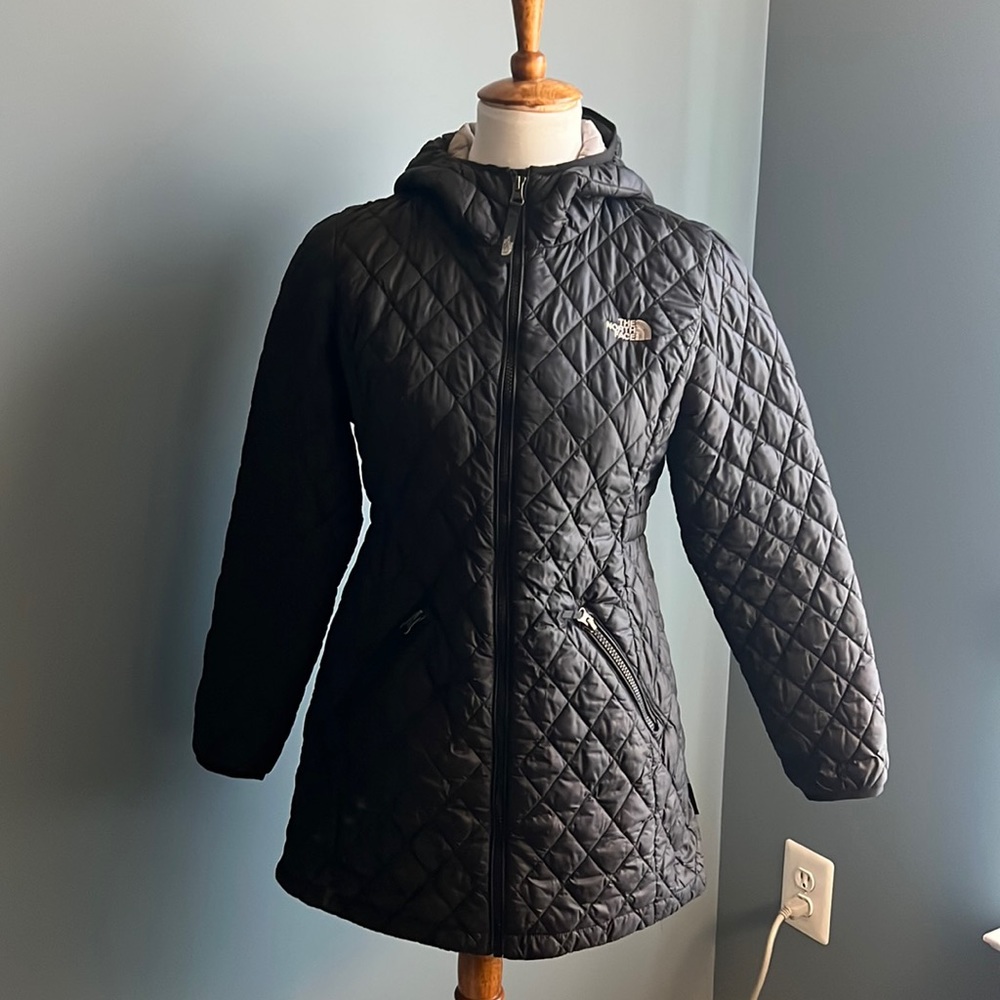 Girls XL black hooded light puffer/ ski jacket.